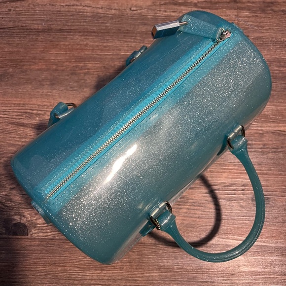 Chic Blue Satchel with Structured Design and Double Handles - Picture 2 of 4